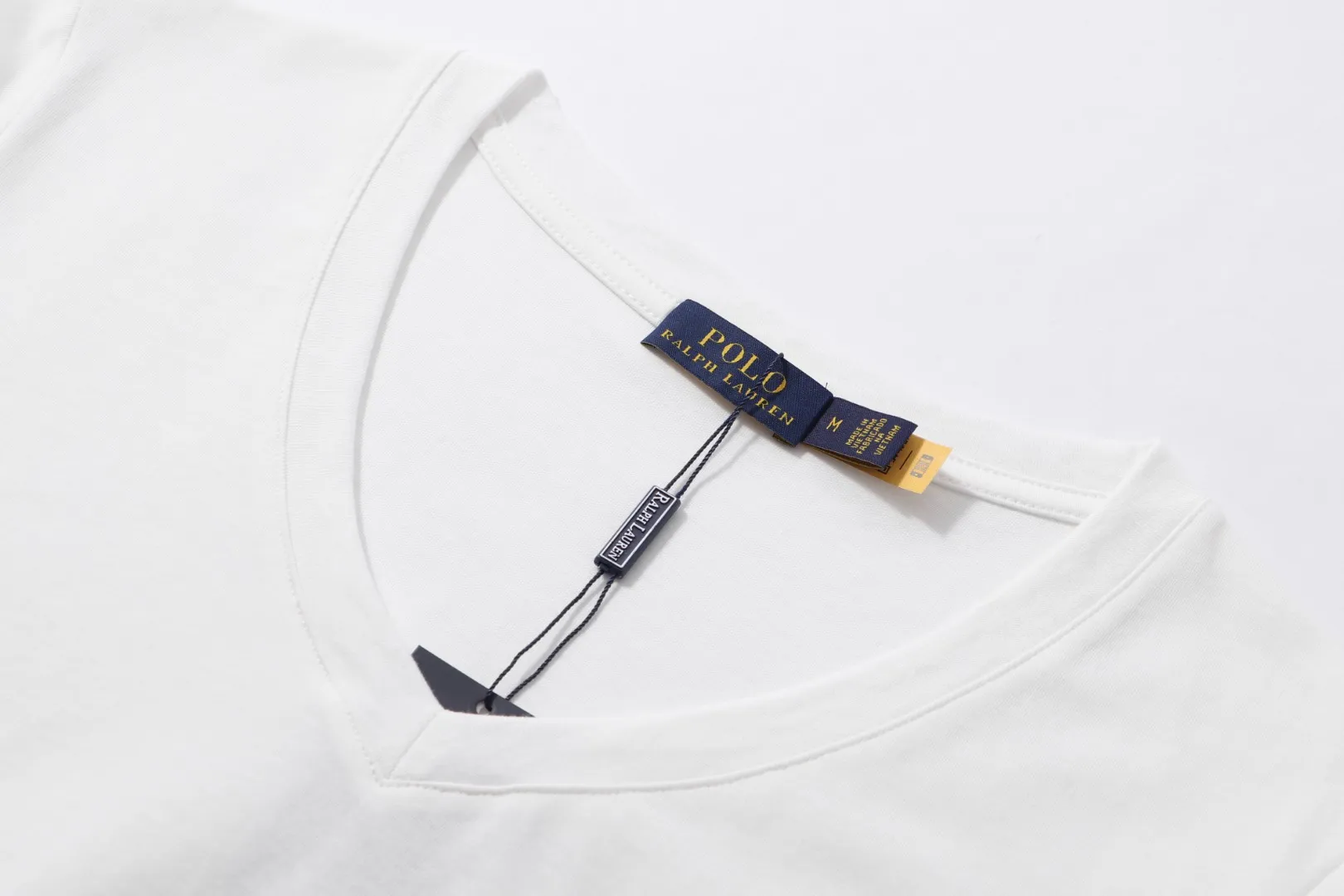：L 6601# Sizes：XS S M L Ralph Lauren/ Classic T ， V T ， 。 ： V T Classic 、Quality 、 、 。 T 。 FAB：100% ， ， ， ， ，100% ， Breathable， ， ， ， ， ，Breathable ， ． ， ～ ： ， Beige ， ，
